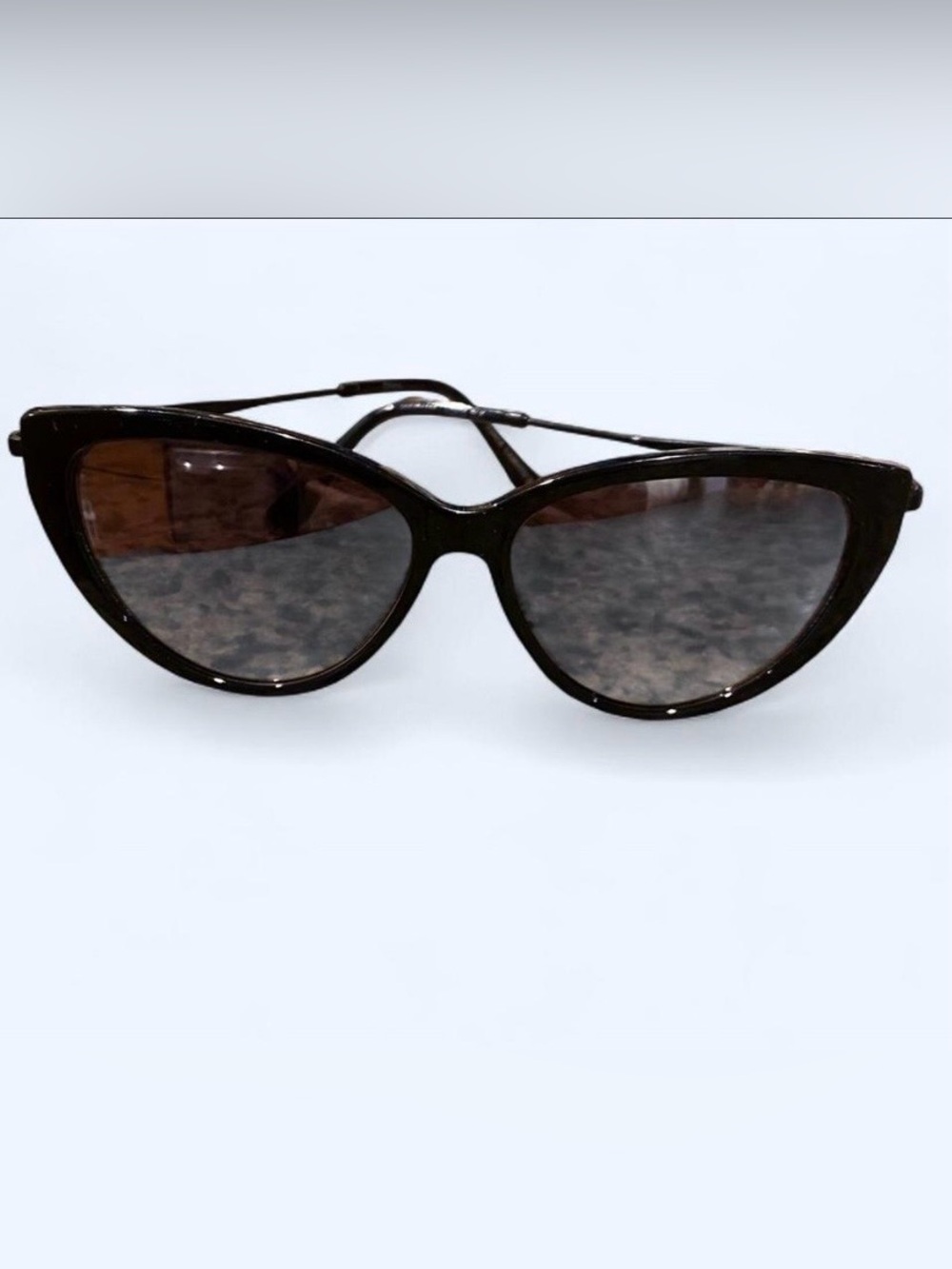 Classic Women's Black Cat Eye Sunglasses - Stylish UV Shades